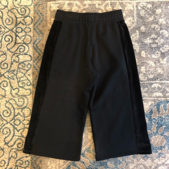 PUMA Cropped Wide Leg Jogger Pants - Picture 2 of 6